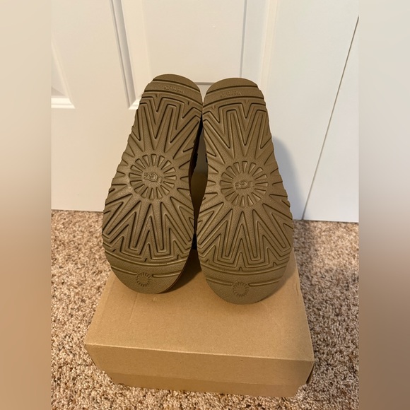 UGG Women’s Classic Mini II - Picture 5 of 9